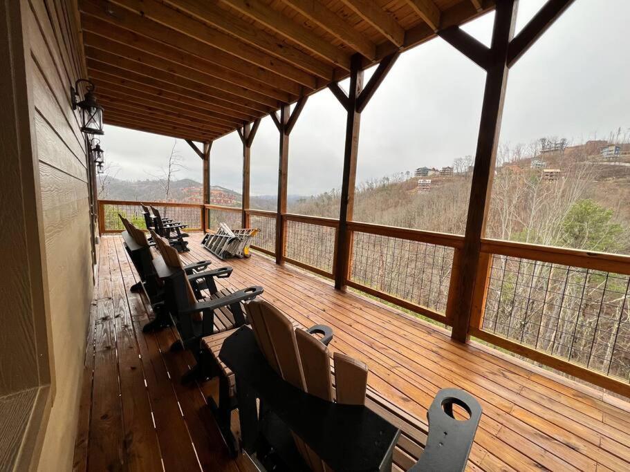 * * 4 Master Bedrooms, Views, Theater, Arcade, Evc แกตลิงเบิร์ก ภายนอก รูปภาพ