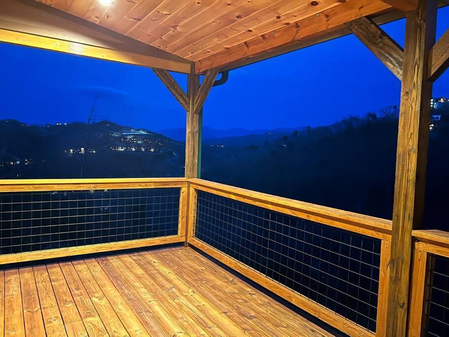 * * 4 Master Bedrooms, Views, Theater, Arcade, Evc แกตลิงเบิร์ก ภายนอก รูปภาพ