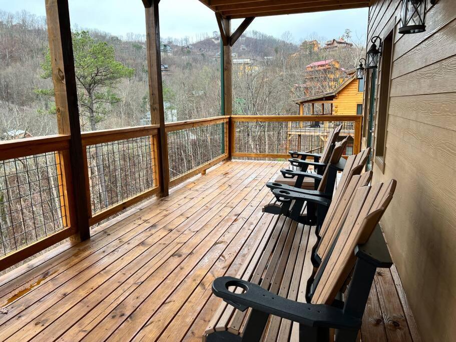 * * 4 Master Bedrooms, Views, Theater, Arcade, Evc แกตลิงเบิร์ก ภายนอก รูปภาพ