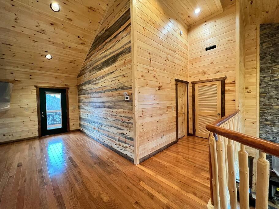 * * 4 Master Bedrooms, Views, Theater, Arcade, Evc แกตลิงเบิร์ก ภายนอก รูปภาพ